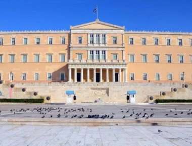 Βουλή: Συνελήφθη γυναίκα που είχε άδεια εισόδου για ακάλυπτες επιταγές